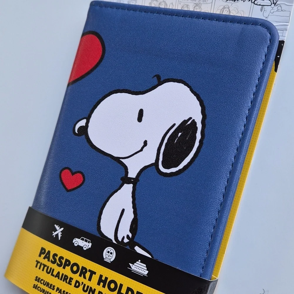 Peanuts Snoopy Blue and Red Passport Cover - Picture 4 of 7